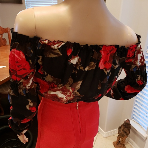 Off the Shoulder Blouse - Picture 3 of 6